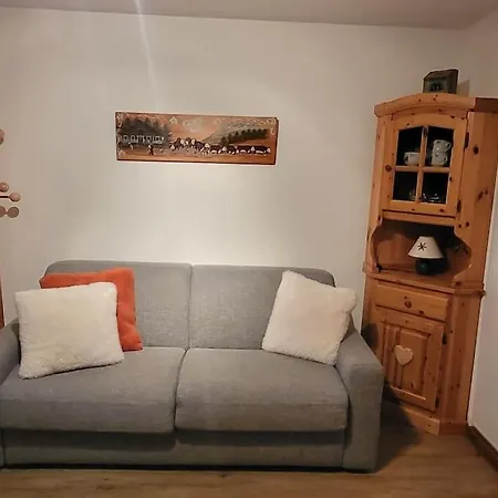 Cocon A 2 Pas Des Pistes Du Linga شاتيل